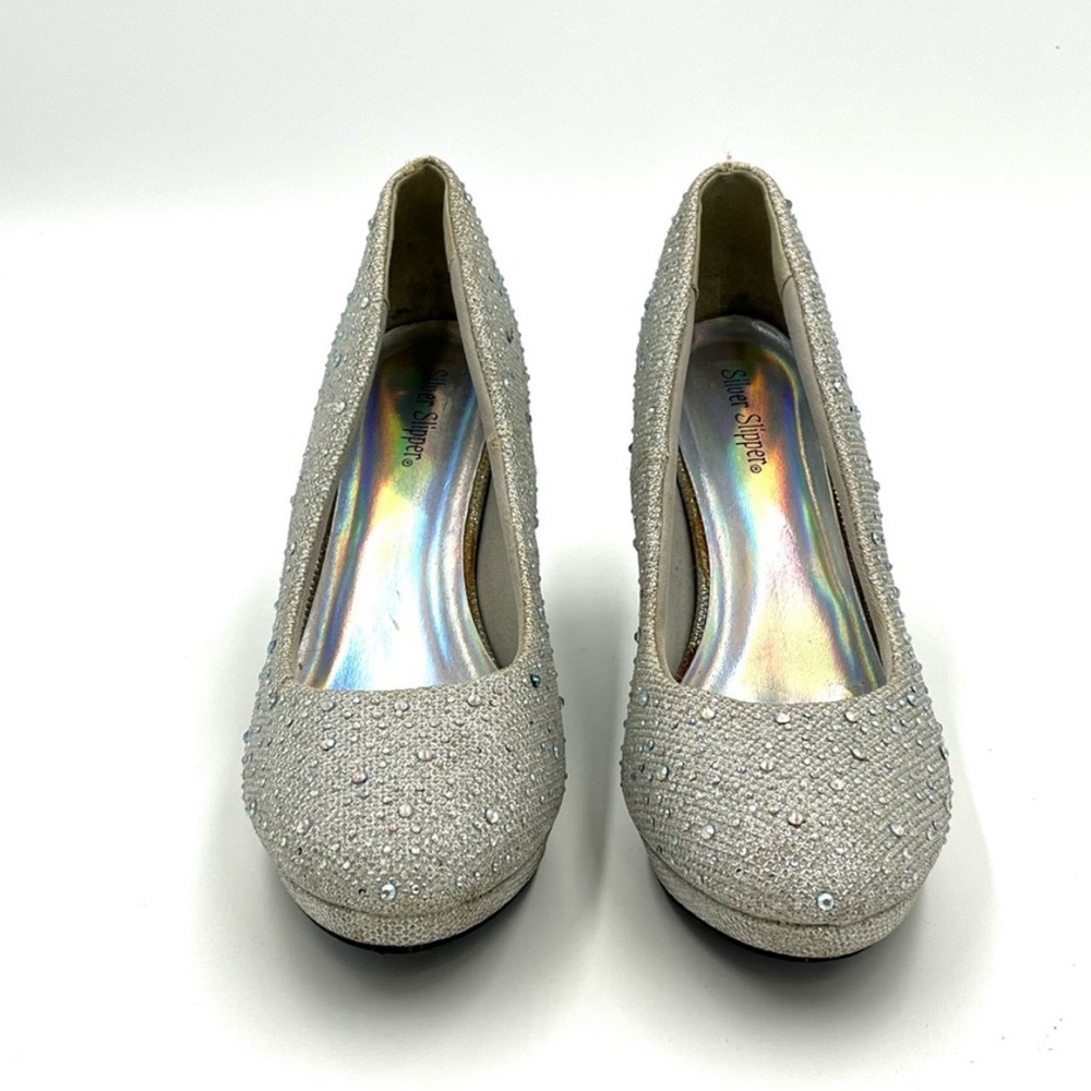 Elegant Silver Glitter Pumps